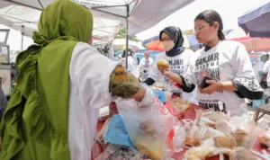 Sukarelawan Ganjaran Buruh Berjuang (GBB) mengadakan program 'GBB Goes to Pabrik' untuk memperdayakan UMKM. Ada ribuan buruh terlibat dalam program tersebut.