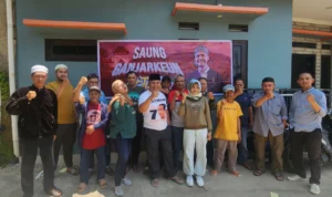 Gerak Masif Menangkan Ganjar Pranowo, Ini Strategi yang Dilakukan Relawan Ganjarkeun Jabar di Bandung Relawan Ganjarkeun Jabar melakukan gerak masif untuk memenangkan Ganjar Pranowo dengan melakukan deklarasi kemenangan di RT 01/03, Cigondewah Kaler, Bandung Kulon, Kota Bandung, Senin 16 Oktober.