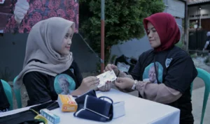 Untuk menjaga kesehatan warga di musim kemarau ektrem, Kowarteg Ganjar Bagikan Vitamin dan Cek Kesehatan Gratis di Bekasi, Minggu 15 Oktober 2023 sore.