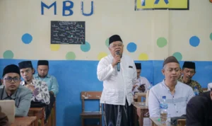 Pucuk Dicinta, Para Kiai Kuningan Rindukan Mahfud jadi Cawapres Ganjar Para ulama dan kiai di Kabupaten Kuningan memeberikan dukungannya untuk pasangan Capres-Cawapres, Ganjar dan Mahfud dalam kegiatan Halaqoh Kebangsaan Jaringan Ahlussunah Wal Jamaah Indonesia di Kabupaten Kuningan, Rabu (18/10/2023).