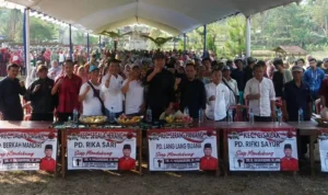 Anggota DPR/MPR RI Fraksi PDI Perjuangan Mayjen TNI (p) TB Hasanuddin saat melaksanakan Sosialisasi Empat Pilar Kebangsaan di Curug Ciangin, Desa Cibeusi, Kecamatan Ciater, Kabupaten Subang, Jumat 27 Oktober 2023.