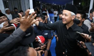 Lantunan hadrah para santri menyambut kedatangan bakal Calon Presiden Ganjar Pranowo ke Pondok Pesantren (Ponpes) Al-Falak Pagentongan, Kecamatan Bogor Barat, Kota Bogor, Rabu 11 Oktober 2023 malam.