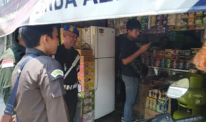 Sebanyak 245 Bungkus Rokok Ilegal Berhasil Disita Satpol PP dalam Razia Gabungan di Kota Cimahi Sebanyak 245 Bungkus Rokok Ilegal Berhasil Disita Satpol PP dalam Razia Gabungan di Kota Cimahi