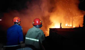 Akibat Arus Listrik, Tiga Rumah Hangus Terbakar di Kampung Cibadak Sukabumi