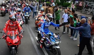 Parade Pembalap MotoGP di Mataram Gunakan Mobil Double Cabin