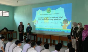 Tingkatkan Kesehatan Gigi, FKG Unjani dan Puskesmas Cimahi Tengah Beri Penyuluhan pada Siswa SMA Muhammadiyah FKG Unjani dan Puskesmas Cimahi Tengah Beri Penuluhan pada Siswa SMA Muhamadiyah