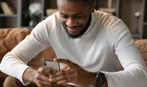 Hari Kirim Pesan ke Mantan, Berani Ngechat Gak?