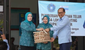 PKK Bogor Bersama PDAM Tirta Kahuripan Sebar 60 Butir Telur Upaya Atasi Stunting PKK Bogor Bersama PDAM Tirta Kahuripan Sebar 60 Butir Telur Upaya Atasi Stunting