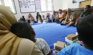 Sasar Keluarga Rawan Stunting, Kelurahan Bubulak Bogor Libatkan Pengusaha Wilayah Salurkan Bantuan