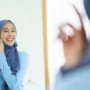 Muslimah Wajib Tau Doa Ketika Bercermin untuk Menumbuhkan Inner Beauty