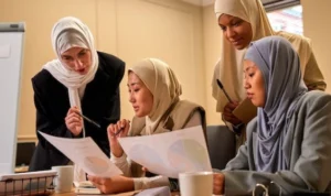 Hukum Istri Membantu Mencari Nafkah Untuk Keluarga ILUSTRASI: Istri yang bekerja mencari nafkah. (pexels)