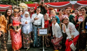 15 Ide Baju Tema Hari Pahlawan, Bisa Membuat Orang Terpesona!