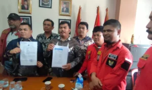 PBB (Pemuda Batak Bersatu) laporkan Satpol PP Kabupaten Bogor ke Polres Bogor akibat penganiyaan saat penertiban PKL di Ciawi (21/11).