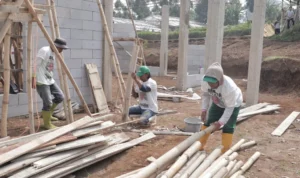 Tokoh masyarakat Kampung Cibeureum, Pangalengan menyambut baik bantuan pembangunan gedung organisasi keagamaan dari Santri Ganjar, Sabtu 11 November 2023.