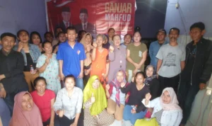 Relawan Ganjarkeun Jabar Satu Suara Dukung Ganjar-Mahfud pada Pemilu 2024 Relawan Ganjarkeun Jabar Kota Bandung yang ada di Kecamatan Rancasari kompak menyampaikan dukungannya bagi pasangan Ganjar-Mahfud sebagai Presiden dan Wakil Presiden RI pada Pemilu 2024 mendatang.