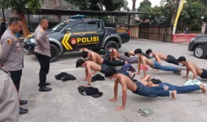 Viral! Ugal-Ugalan Sambil Berkendara, 10 Remaja di Kabupaten Bandung Berhasil Diamankan Polisi. Foto Dok Humas Polsek Baleendah