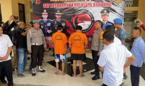 Buka Praktik Aborsi Ilegal, 2 Dokter Gadungan di Bandung Ditangkap Polisi Polisi Tangkap Dokter Gadungan yang Melakukan Praktek Aborsi Ilegal Menggunakan Obat. Foto Agi Jabar Ekspres