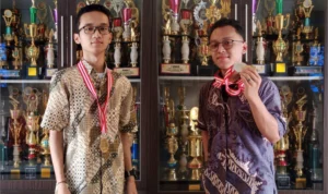 Keren! Siswa SMAN 2 Cimahi Ikut Olimpiade Sains Nasional Dibidang Astronomi dan Kedokteran Doc. Dua siswa SMAN 2 Cimahi peraih prestasi tingkat nasional (firman)