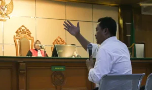 Hakim Geram, Sekda Kota Bandung Ungkap Tak Tahu "Transaksi" antar Sopir Pribadi Sekda Kota Bandung, Ema Sumarna saat menjadi saksi di sidang lanjutan kasus suap Yana Mulyana cs (Pandu Muslim / JE)
