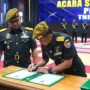 Tradisi Sertijab Pimpin Pussenarmed 2023: Mayjen TNI M. Naudi Nurdika Resmi Jabat Danpussenarmed Doc. Tanda Tangan Sertijab Brigadir Jenderal TNI Mohammad Naudi Nurdika S.IP,. M.Si M.Tr (kanan yang menandatangan) Mayjen TNI Yudhi Chandra Jaya M.A (kiri) (mong)
