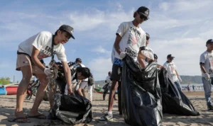 Peduli Lingkungan, Ganjartivity Lakukan Aksi Bersih-Bersih Pantai Pangandaran