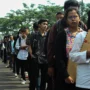Ilustrasi ratusan calon pelamar pekerjaan mengantre dalam kegiatan Bursa Kerja. (Pandu Muslim)