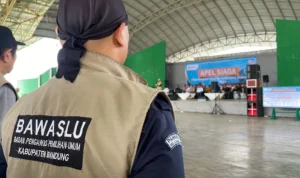 Jelang Pemilu, Bawaslu Kabupaten Bandung Gelar Apel Siaga Pengawasan Tahapan Kampanye Bawaslu Kabupaten Bandung Gelar Apel Siaga Pengawasan Tahapan Kampanye Tahun 2024. Foto Agi Jabar Ekspres