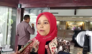 Ketua KPU Kota Bandung Suharti menjelaskan soal ketersediaan logistik. (Nizar/Jabarekspres)