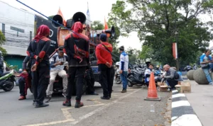 Doc. Ratusan Buruh Jawa Barat Lakukan Aksi Unjuk Rasa Menuju Gedung Sate, Tuntut Kenaikan Upah Minimum 2024 (mong)