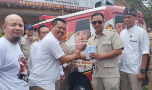 Dekatkan Diri dengan Warga, Iwan Bule Bagikan Mobil Layanan Masyarakat di Kota Banjar