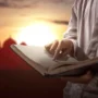 ILUSTRASI : Cara Meraih Hidayah dari Allah yang bisa dilakukan dengan beberapa hal. (freepik)