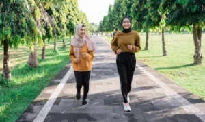 Rekomendasi Durasi Terbaik Untuk Jogging Pagi Sesuai Usia ILUSTRASI : Durasi terbaik untuk olehraga Jogging pagi hari. (freepik)