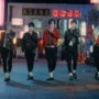 Tangkapan layar Video MV Sweet Venom ENHYPEN yang menunjuikkan gerakan dan pakaian dengan konsep Michael Jackson. (YouTube ENHYPEN)