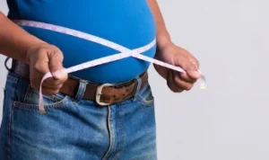 ILUSTRASI perbedaan seseorang yang disebut obesitas atau overweight. (freepik)