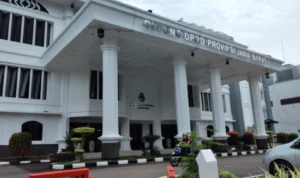 Banyak yang beranggapan menjadi anggota DPRD Jawa Barat (Jabar) merupakan jabatan menggiurkan dari sisi penghasilan dan fasilita yang didapat.
