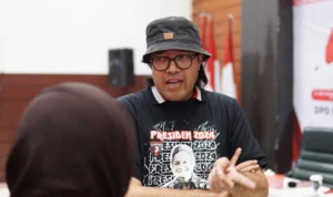 Anggota Fraksi PDI Perjuangan asal dapil VIII Jabar, Ono Surono menyoroti revisi Undang-Undang Desa Nomor 6 tahun 2014 agar masa jabatan kuwu dari 3 kali 6 tahun dirubah menjadi 2 kali 9 tahun tidak disetujui pemerintah.