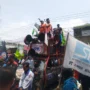 Ratusan pendemo menuntut kenaikan upah minimum naik 15 persen. Hal itu seiring naiknya harga kebutuhan pokok. Senin (6/11). Foto Jabarekspres
