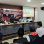 AP - SIAP : Ketua Dewan Pengurus Wilayah (DPW) PKS Jabar Haru Suandharu saat membakar semangat Relawan Komandan di Kantor DPW PKS Jabar, Senin (6/11) malam. Foto / Hendrik Muchlison