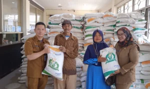Doc. Pembagian Bantuan Cadangan Beras Pemerintah di Kota Cimahi (Firman)