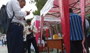 Job Fair di SMK Pusdikhub Kota Cimahi Dibanjiri Pencari Kerja, 18 Industri Hadir dengan 18 Ribu Lowongan Doc. Ratusan Pencari Kerja Hadiri Job Fair di SMK Pusdikhub Cimahi (Firman)