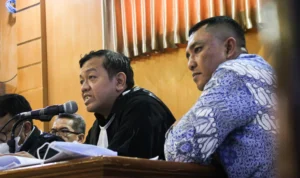 Ist. Salag satu terdakwa kasus suap proyek Bandung Smart City, Khairul Rijal (kanan). Foto. Pandu Muslim.