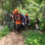Proses Evakuasi MI (16) remaja yang tewas tenggelam di sungai Cicatih Cibadak Kabupaten Sukabumi/ foto Istimewa