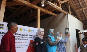 Warga KBB Sambut Program Bantuan Pasang Baru Listrik dari Pemerintah