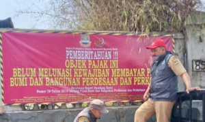 Menunggak Hingga Ratusan Juta, 11 Wajib Pajak KBB Dipasangi Plang