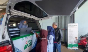 Layanan BPJS Keliling Kunjungi Warga Desa Cipeundeuy Bandung Barat