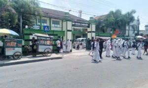 Peserta didik SMPN 1 Rancaekek saat berpulang sekolah usai kegiatan belajar mengajar. (Yanuar/Jabar Ekspres)