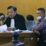 Sidang Lanjutan Kasus Suap Bandung Smart City Batal Digelar, 2 Saksi Tak Hadir pada Persidangan ils. Sidang lanjutan terkait pemeriksaan saksi meringankan terdakwa Khairur Rijal batal digelar. Hal ini berkenaan dengan saksi yang tak jadi hadir pada sidang tersebut (Pandu Muslim / JE)