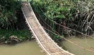 Jembatan Leuwi Jurig Tersapu Banjir, Warga Cari Jalan Alternatif