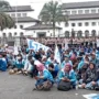 Ilustrasi buruh di jabar saat gelar aksi demontrasi di didepan gedung sate bandung pada beberapa waktu kemarin. Foto. Sandi Nugraha.