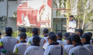 Doc. Pj Wali Kota Cimahi, Dicky Saromi saat Pimpin Apel Pagi di Lapangan Pemkot (mong)